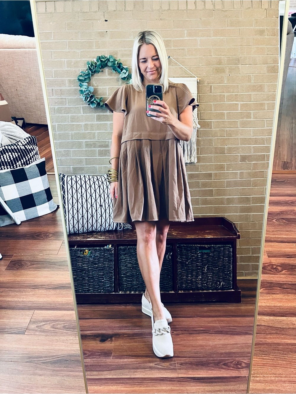 entro Brown Flutter-Sleeve Mini Dress